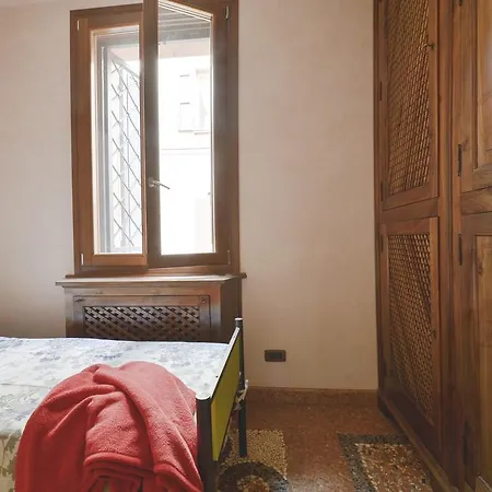 Ur-nest Guerrazzi アパート ボローニャ